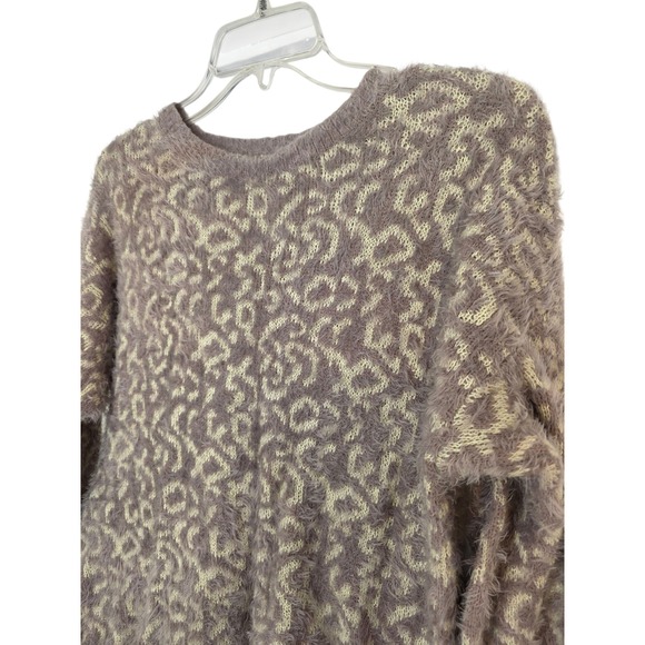 Victoria Women's Leopard Print Fuzzy Knit Sweater L XL - Picture 7 of 11